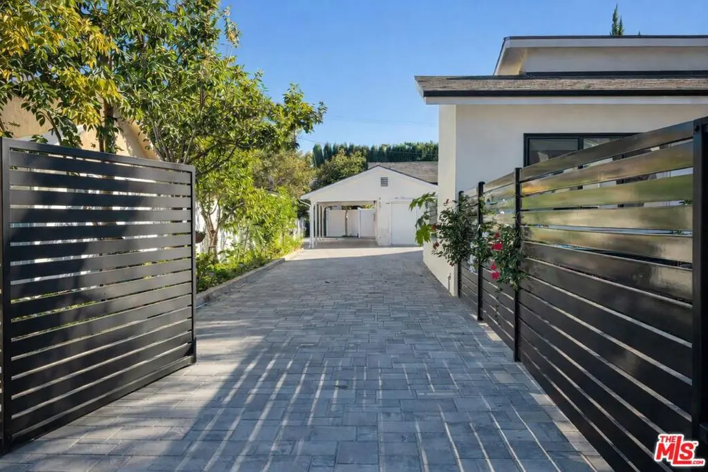4522 Mammoth Avenue, Sherman Oaks, CA — listing photo 1