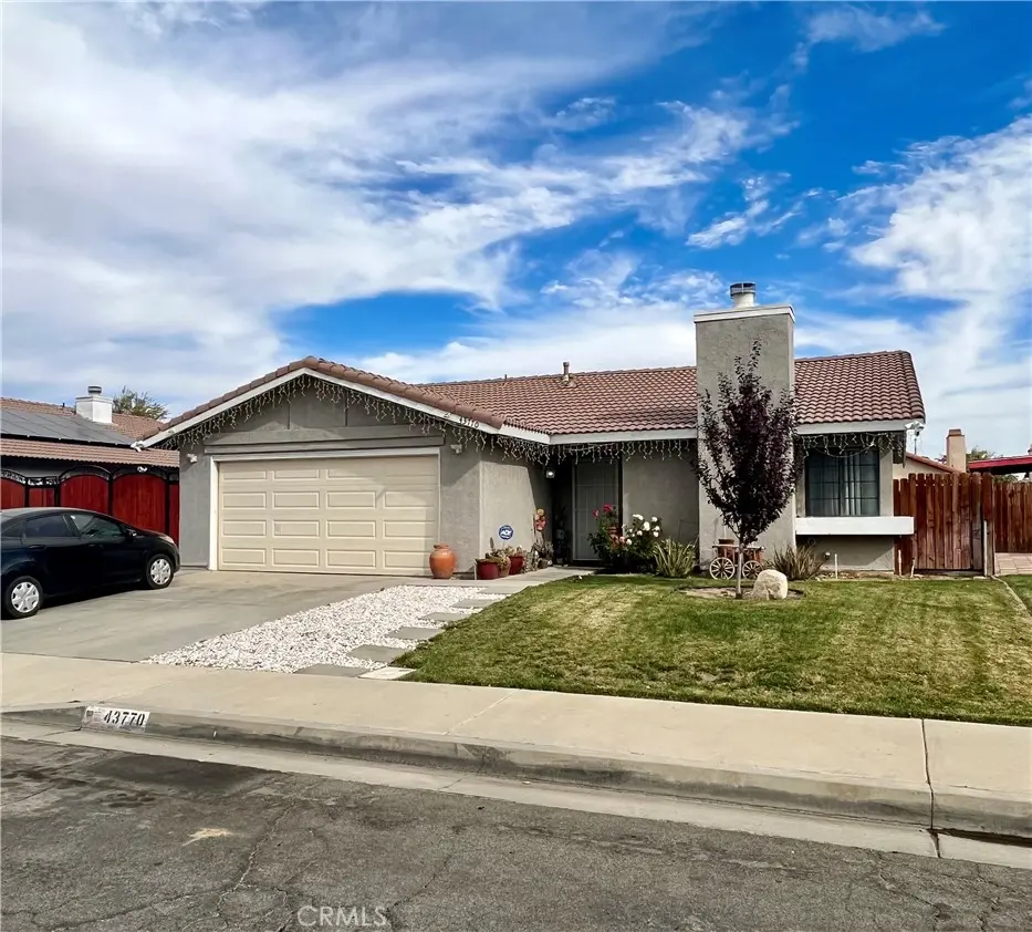 Residential Lease for rent at 43770 Santa Rosa Circle, Lancaster, Los Angeles County, CA featuring 3 beds and 2 baths