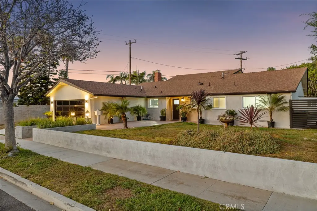 Single Family Residence for sale at 2750 San Carlos, Costa Mesa, CA featuring 5 beds and 4 baths