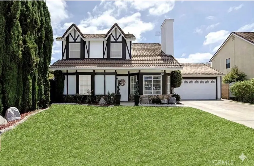 309 Burlington, Santa Ana, CA — listing photo 1