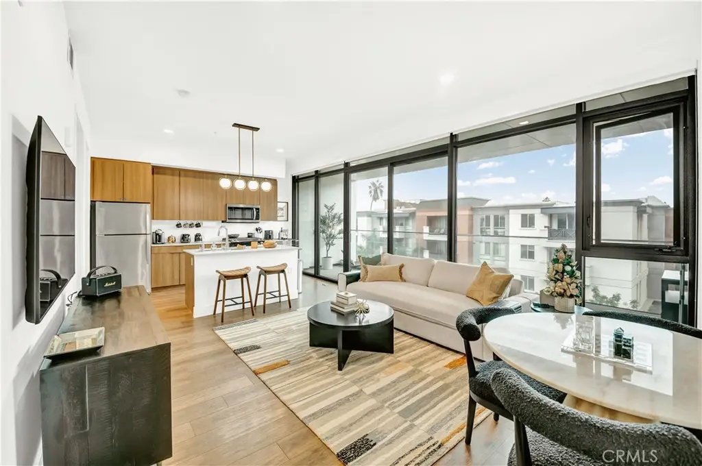 Condominium for sale at 709 E Walnut Street 415, Pasadena, CA featuring 1 bed and 1 bath