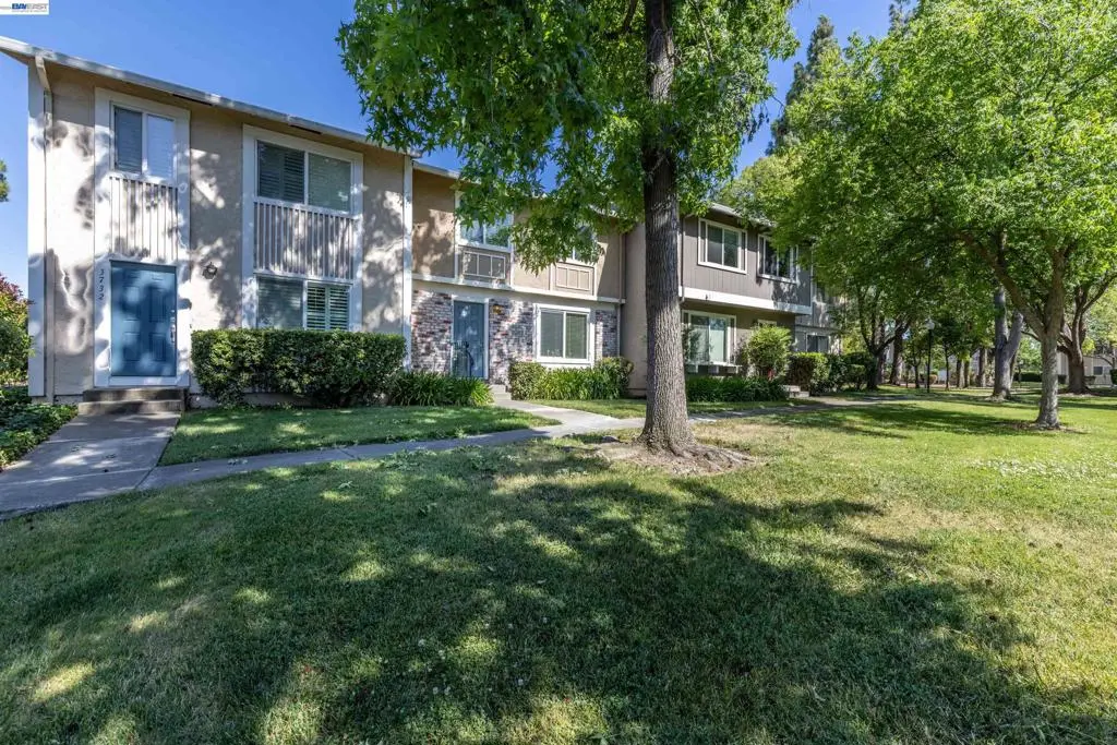 Townhouse for sale at 3734 Carrigan Cmn, Livermore, CA featuring 3 beds and 2 baths