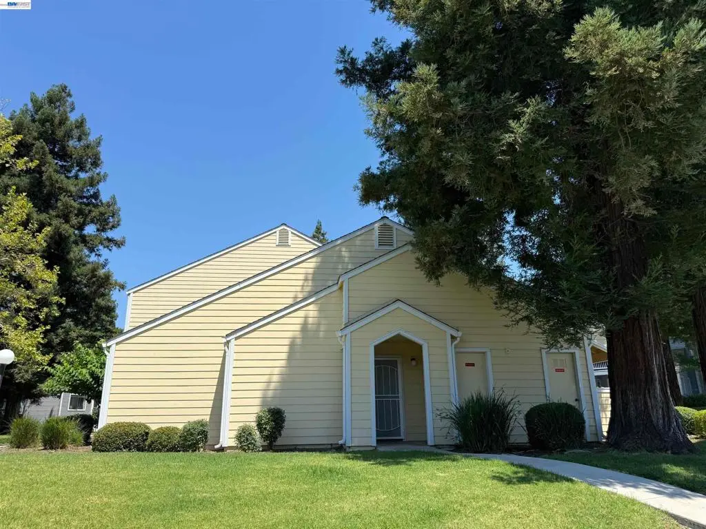 Condominium for sale at 2714 Harvest Ln, Antioch, CA featuring 3 beds and 2 baths
