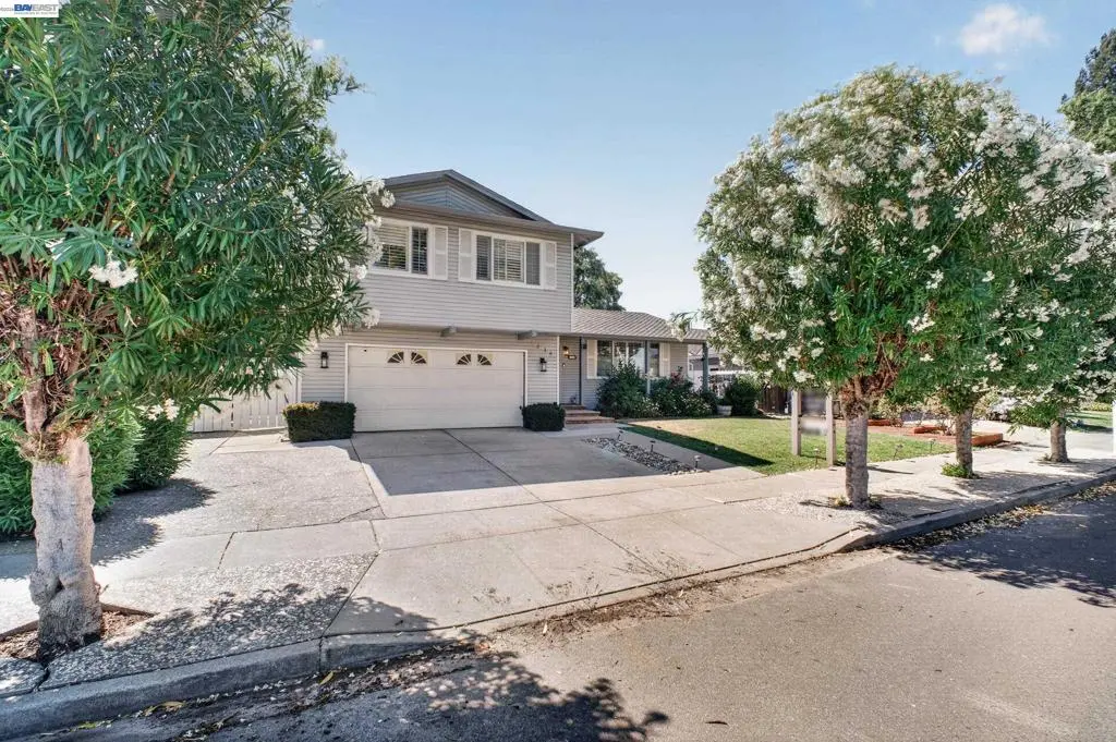 Single Family Residence for sale at 4336 Muirwood Dr, Pleasanton, CA featuring 4 beds and 2 baths