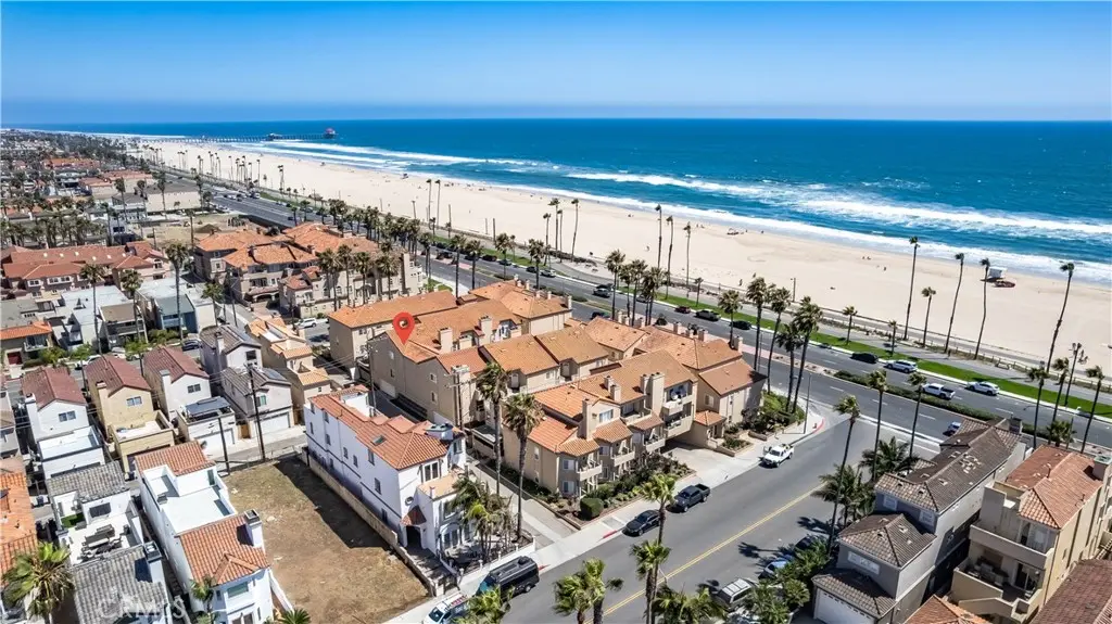 Condominium for sale at 2000 Pacific Coast Highway 203, Huntington Beach, CA featuring 1 bed and 1 bath