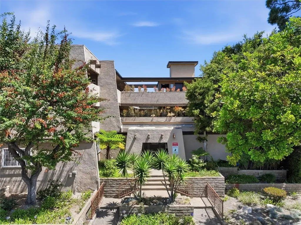 Condominium for sale at 2501 W Redondo Beach #321, Gardena, CA featuring 2 beds and 1 bath