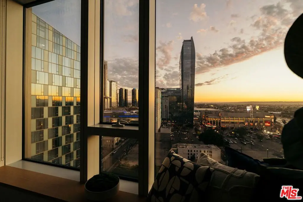Condominium for sale at 889 Francisco Street 1801, Los Angeles, CA featuring 1 bed and 2 baths