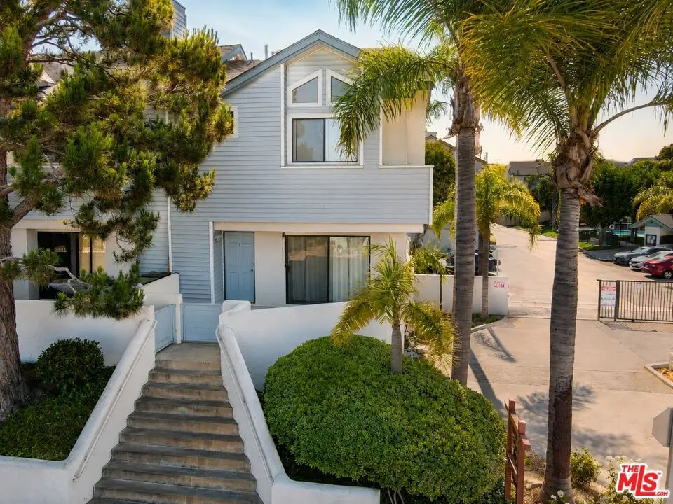 15111 Freeman Avenue 1, Lawndale, CA — listing photo 1