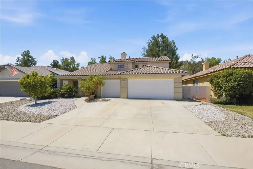 Residential Lease for rent at 13333 Goldenhorn, Corona, Riverside County, CA featuring 5 beds and 3 baths