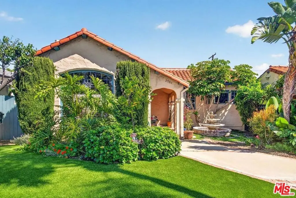 Residential Lease for rent at 2940 Cardiff Avenue, Los Angeles, Los Angeles County, CA featuring 3 beds and 2 baths