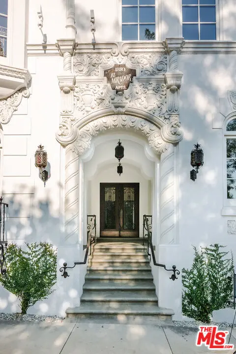 Residential Lease for rent at 1302 N Sweetzer Avenue 203, West Hollywood, Los Angeles County, CA featuring 2 beds and 1 bath