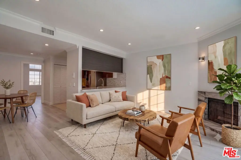Residential Lease for rent at 1034 S Shenandoah Street 2, Los Angeles, Los Angeles County, CA featuring 1 bed and 1 bath
