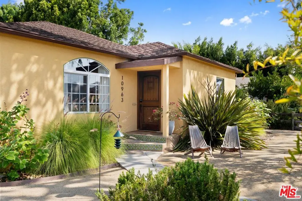 Residential Lease for rent at 10963 Lindblade St, Culver City, Los Angeles County, CA featuring 3 beds and 2 baths