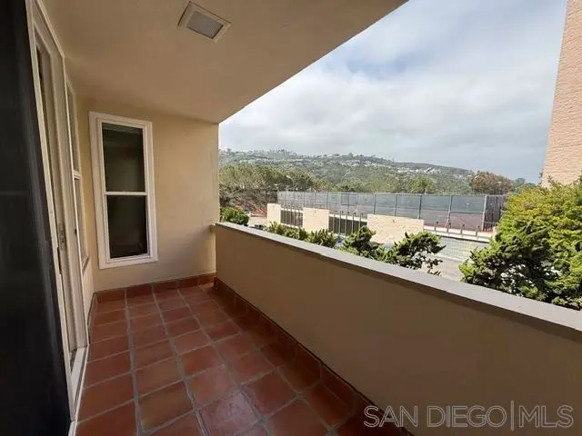 Single Family Residence for rent at 2510 Torrey Pines Rd, Unit 312, La Jolla, CA featuring 1 bed and 1 bath
