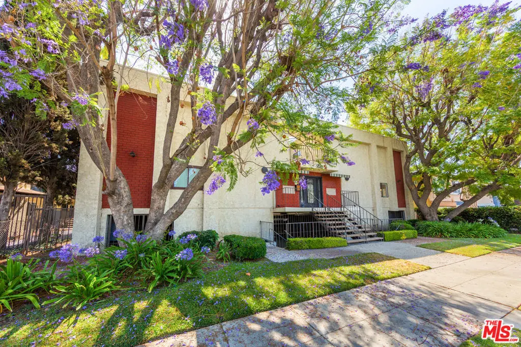 5848 Hazeltine Avenue 10, Van Nuys, CA — listing photo 1