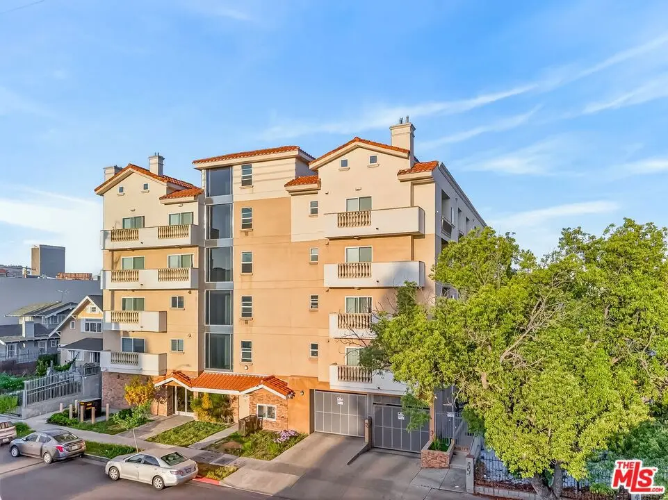 Condominium for sale at 1026 S Oxford Avenue 302, Los Angeles, CA featuring 2 beds and 2 baths