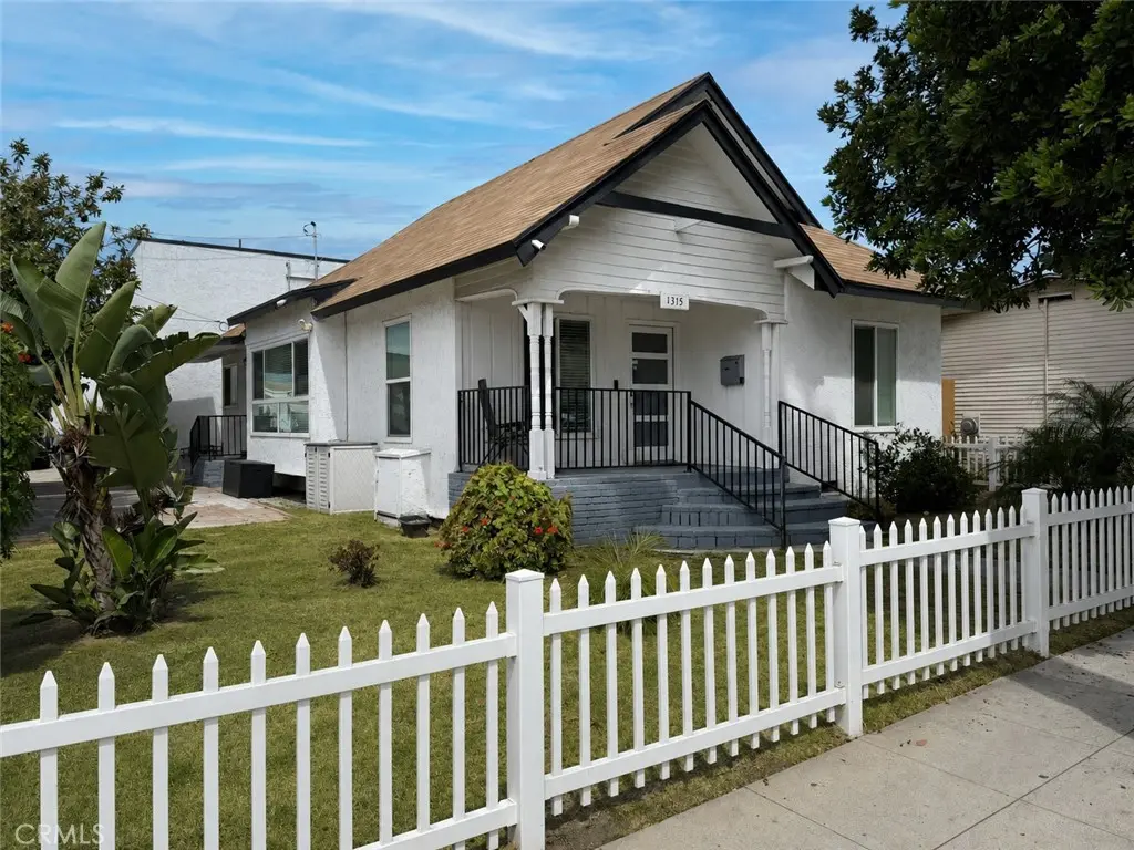 Quadruplex for sale at 1315 Termino Avenue, Long Beach, CA