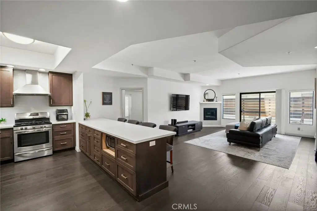 4477 Woodman Avenue 202, Sherman Oaks, CA — listing photo 1