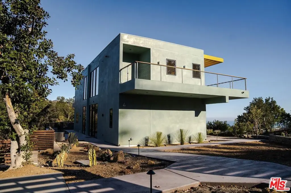Residential Lease for rent at 27349 Old Chimney Road, Malibu, Los Angeles County, CA featuring 3 beds and 3 baths