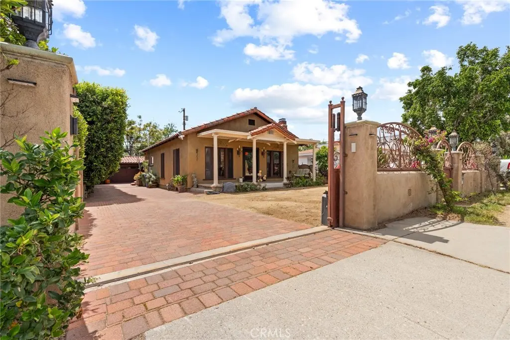 11232 Oxnard Street, North Hollywood, CA — listing photo 1