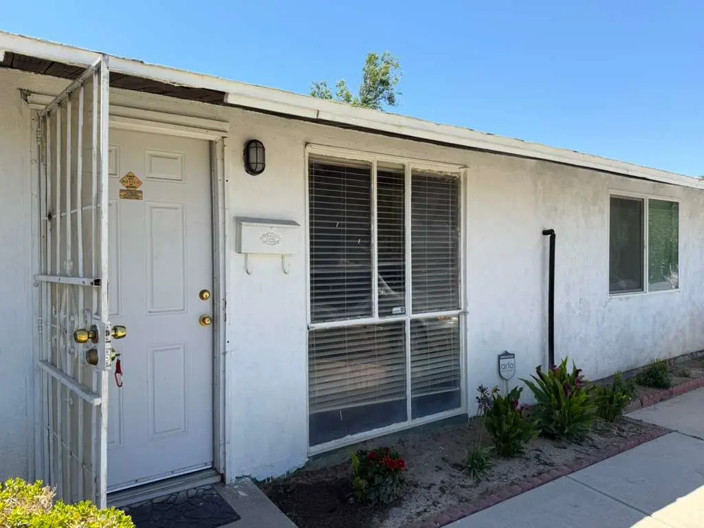 Residential Lease for rent at 45445 Genoa, Lancaster, Los Angeles County, CA featuring 1 bed and 1 bath