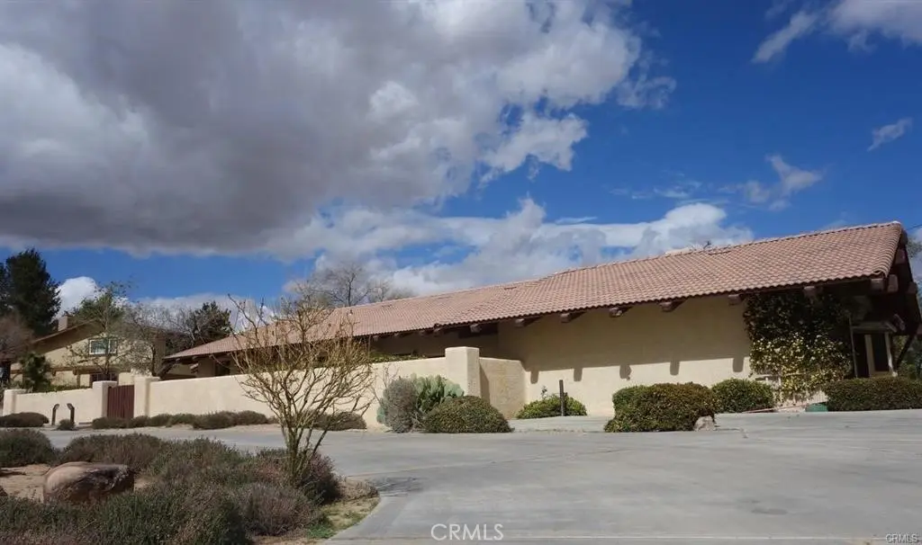 15201 Pocahantas, Apple Valley, CA — listing photo 1