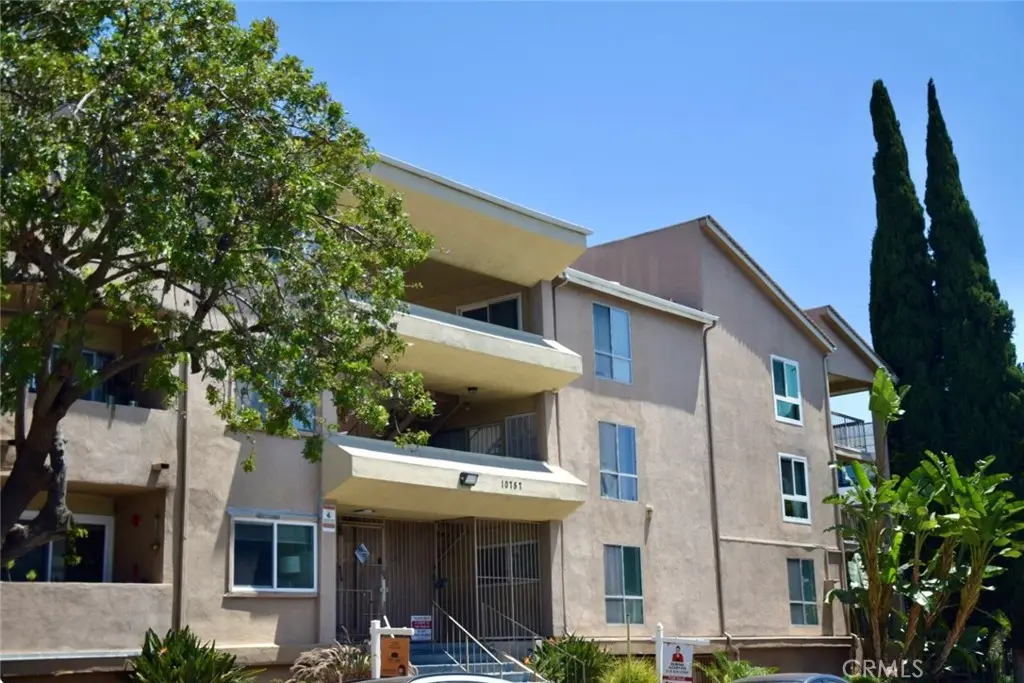 10757 Hortense 304, Toluca Lake, CA — listing photo 1