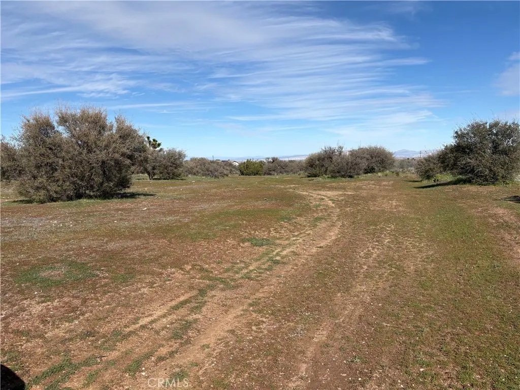 8350 Cedar, Phelan, CA — listing photo 1