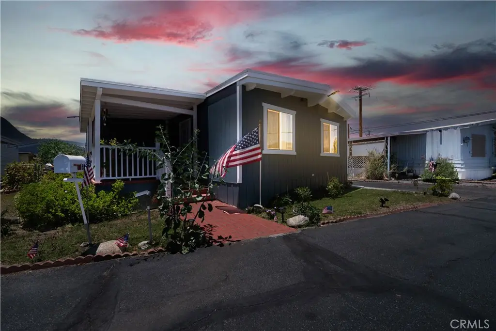 Manufactured In Park for sale at 44725 E Florida Avenue 185, Hemet, CA featuring 3 beds and 2 baths
