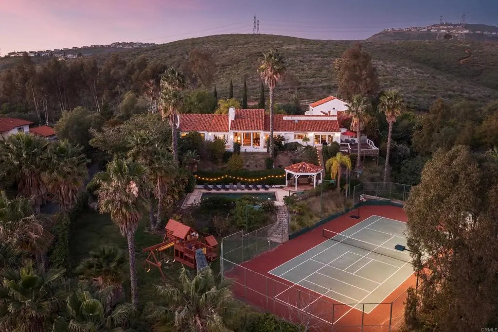 Single Family Residence for rent at 20780 Fortuna Del Norte, Escondido, CA featuring 8 beds and 6 baths