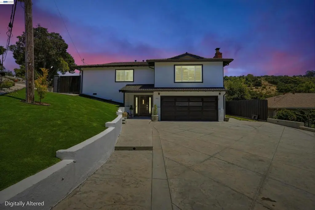 Single Family Residence for sale at 3910 Oak Hill Rd, Oakland, CA featuring 3 beds and 2 baths