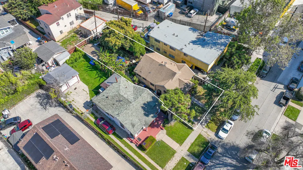 Single Family Residence for sale at 2524 S Sycamore Avenue, Los Angeles, CA featuring 3 beds and 1 bath