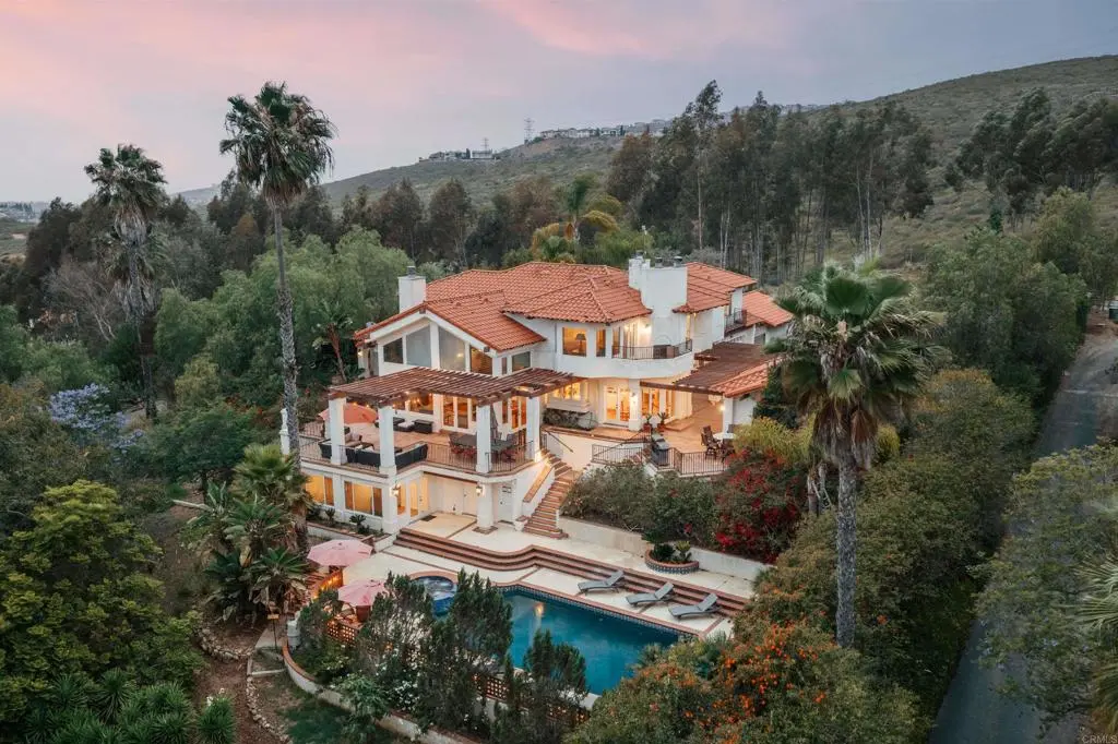 Single Family Residence for rent at 20784 Fortuna Del Norte, Escondido, CA featuring 7 beds and 5 baths