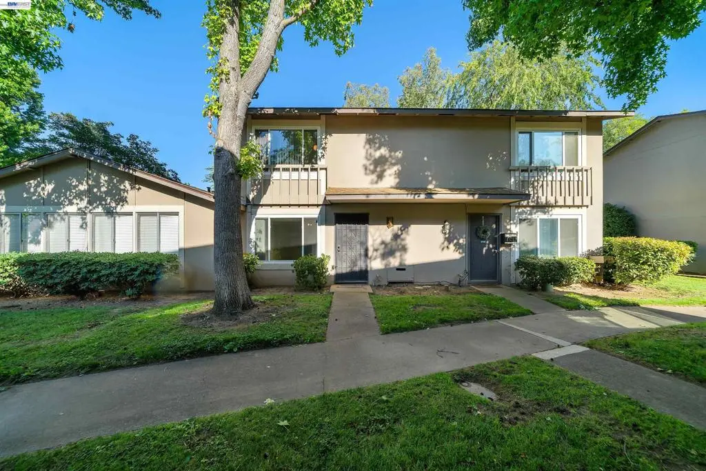 8848 La Riviera Dr B, Sacramento, CA — listing photo 1
