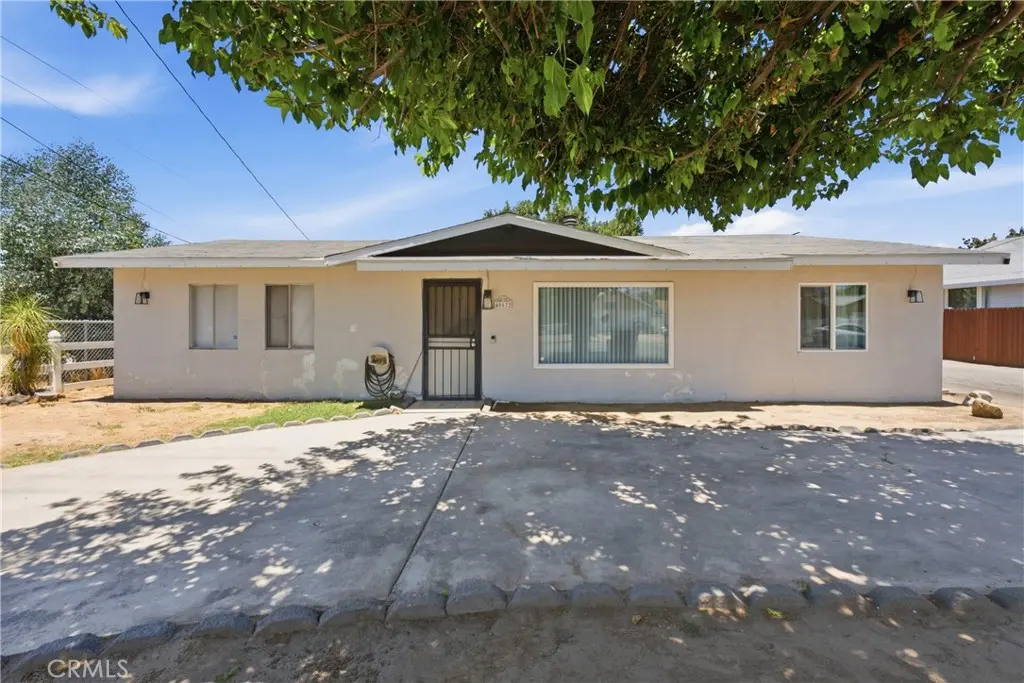 Single Family Residence for sale at 40672 Mayberry, Hemet, CA featuring 2 beds and 1 bath