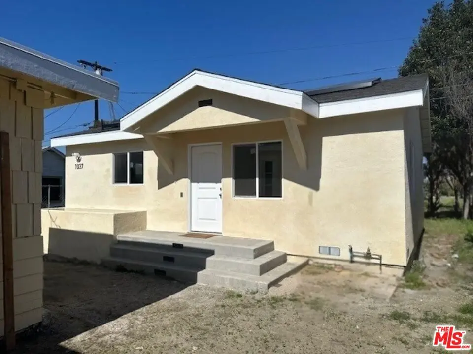 Residential Lease for rent at 1037 E 50th Street, Los Angeles, Los Angeles County, CA featuring 2 beds and 1 bath