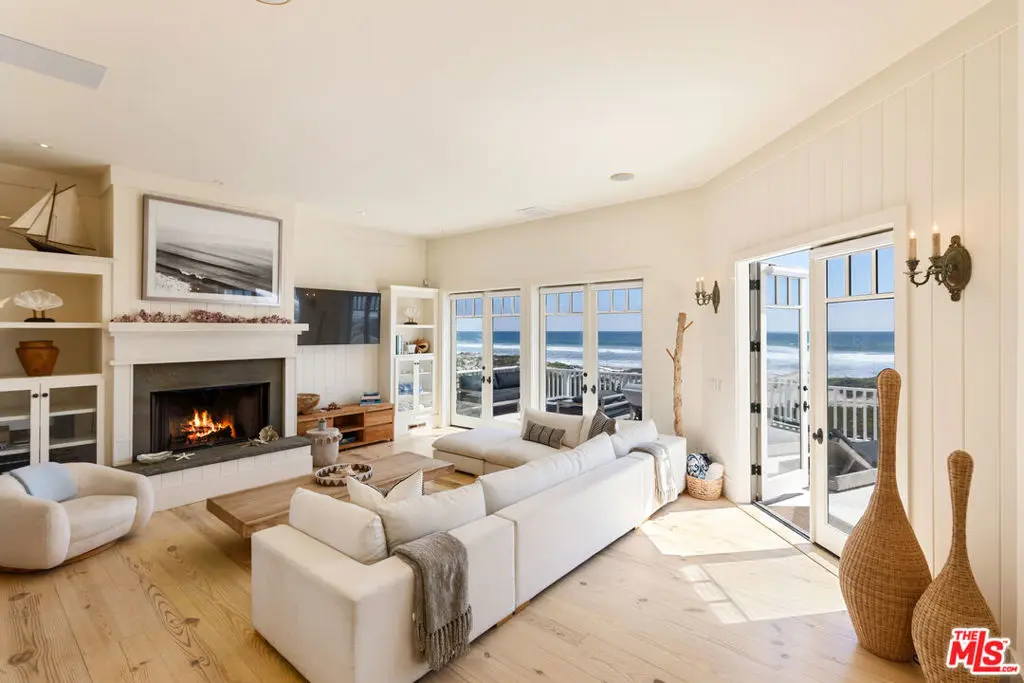 Single Family Residence for rent at 30718 Pacific Coast Highway, Malibu, CA featuring 5 beds and 5 baths