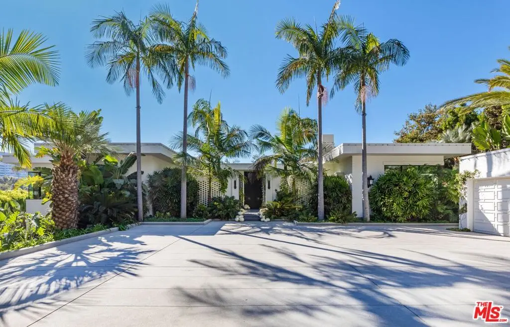 Single Family Residence for sale at 660 Club View Drive, Los Angeles, CA featuring 9 beds and 12 baths