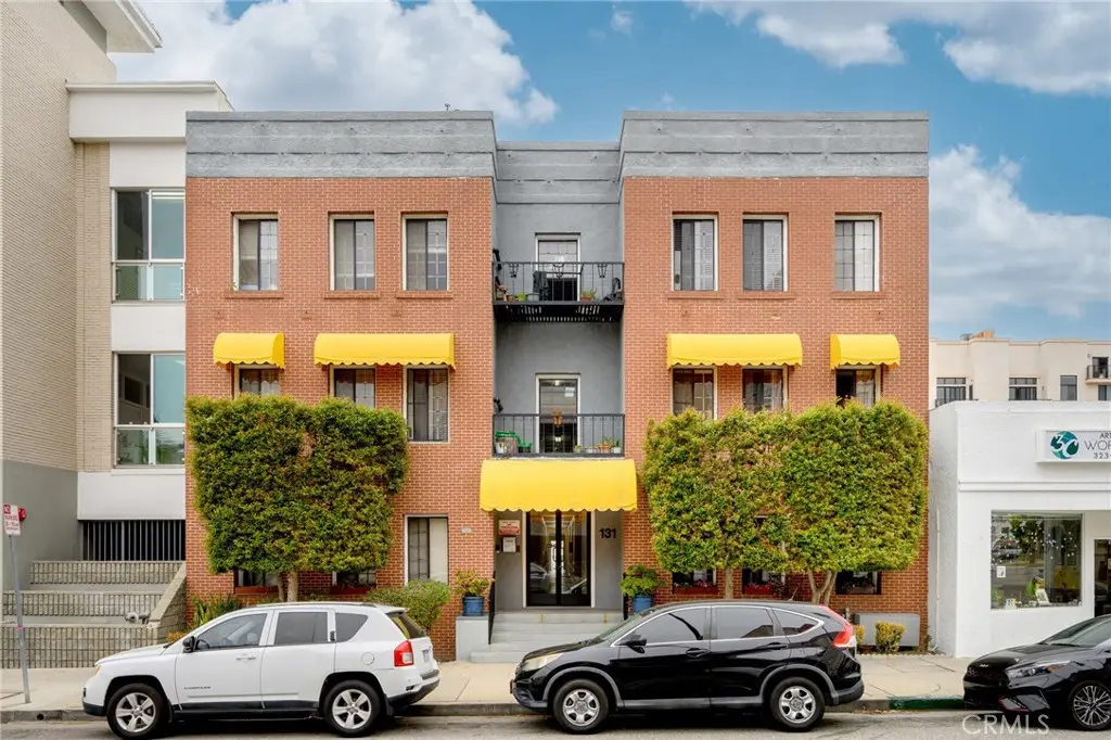 Residential Lease for rent at 131 S Jackson Street 301, Glendale, Los Angeles County, CA featuring 1 bed and 1 bath