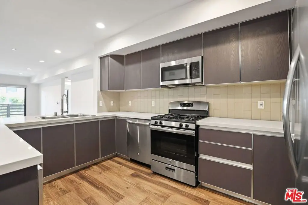 Residential Lease for rent at 807 Hudson 308, Los Angeles, Los Angeles County, CA featuring 3 beds and 3 baths