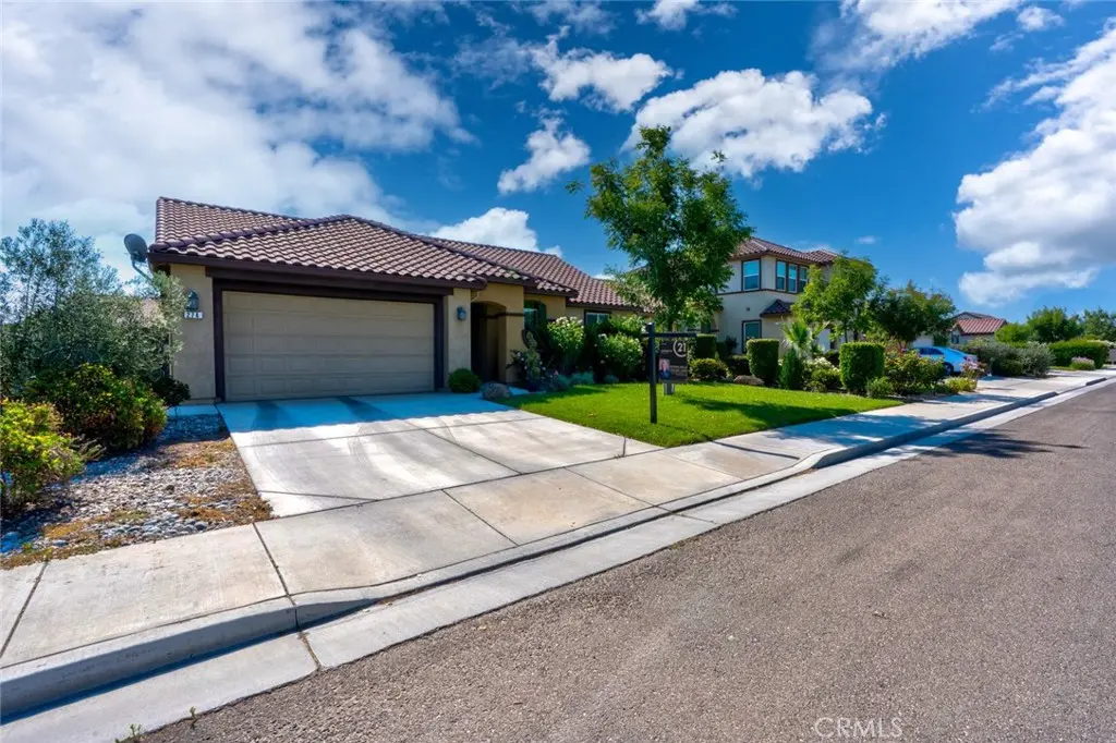 274 North, Los Banos, CA — listing photo 1