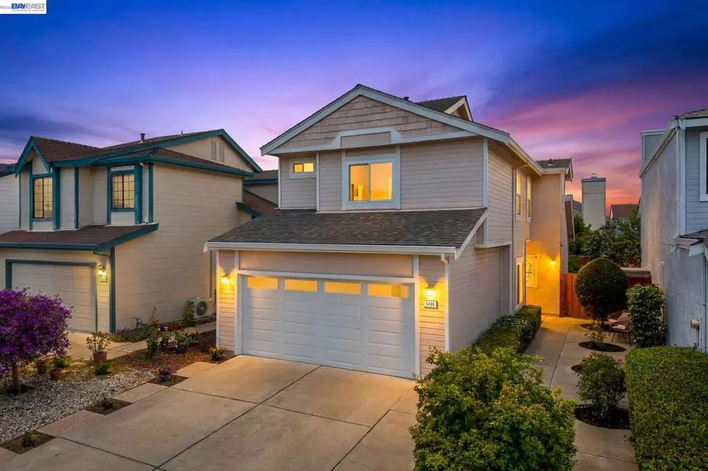 Single Family Residence for sale at 5439 Sunstar Commons, Fremont, CA featuring 3 beds and 3 baths