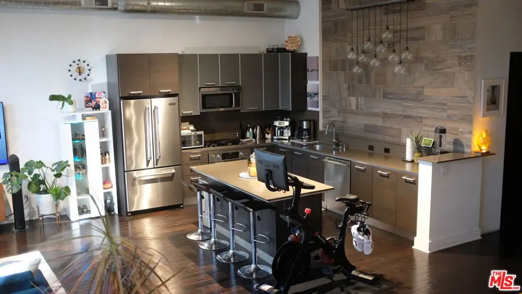 13320 Beach Avenue 102, Marina Del Rey, CA — listing photo 1
