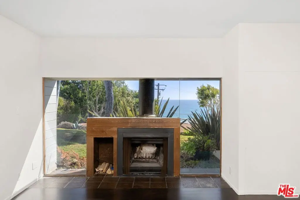 Condominium for rent at 31215 Pacific Coast Highway, Malibu, CA featuring 2 beds and 3 baths