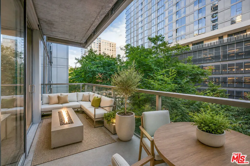 Condominium for sale at 1155 S Grand Avenue 419, Los Angeles, CA featuring 3 beds and 2 baths
