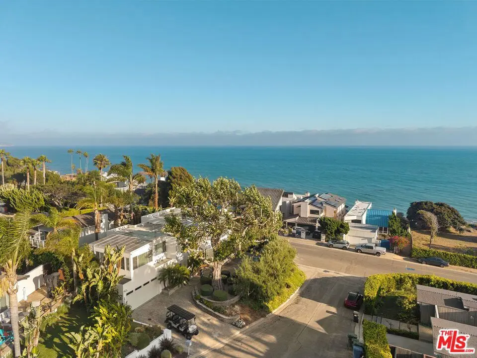 Single Family Residence for rent at 4908 Bunnie Lane, Malibu, CA featuring 5 beds and 5 baths