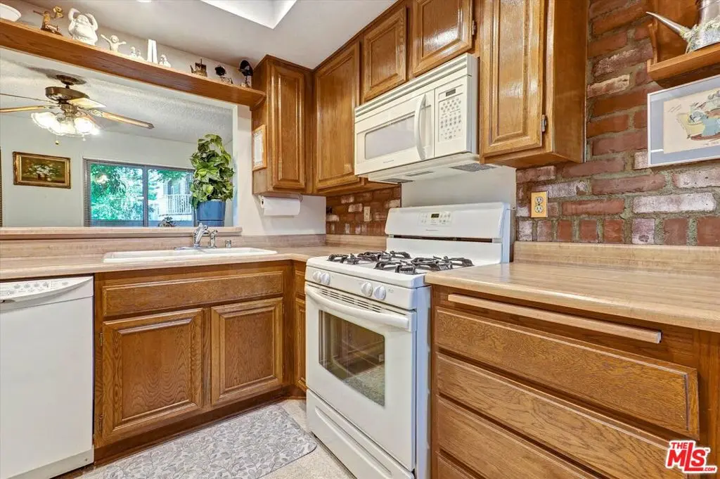 6716 Clybourn Avenue 149, North Hollywood, CA — listing photo 1