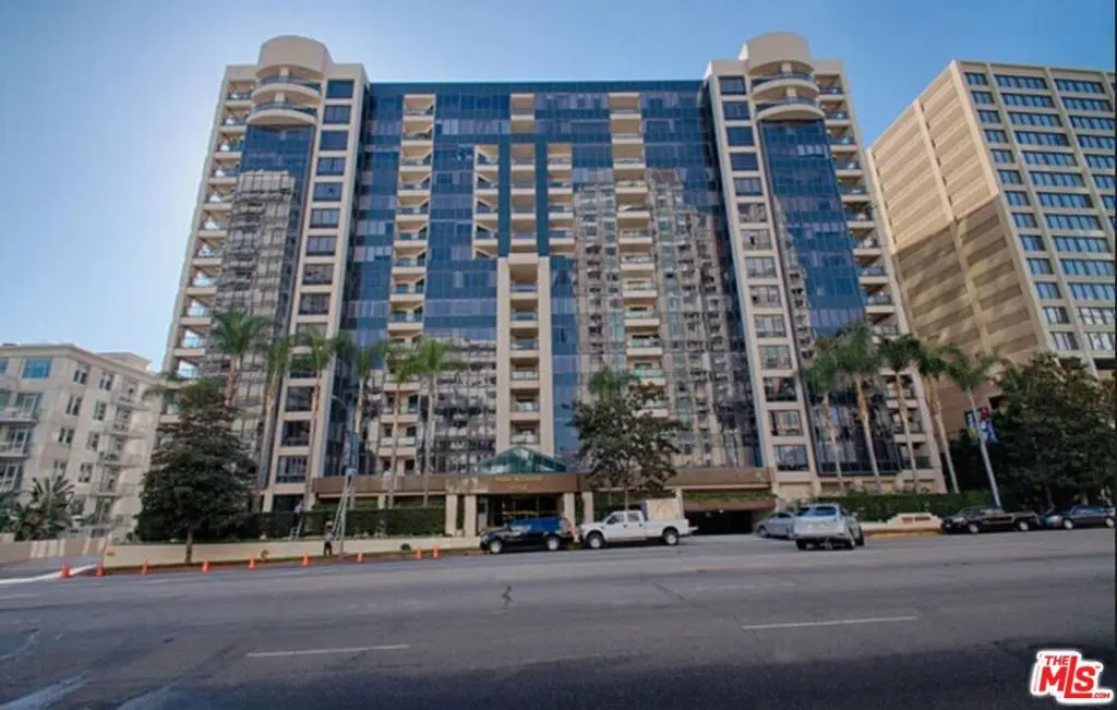 Residential Lease for rent at 10724 Wilshire Boulevard PH1505, Los Angeles, Los Angeles County, CA featuring 3 beds and 4 baths