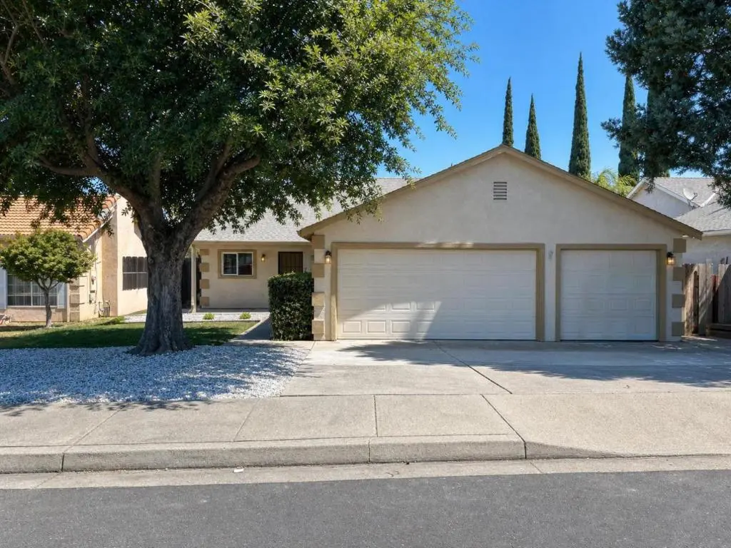1574 Sun River Street, Oakdale, CA — listing photo 1