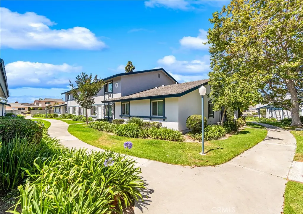 Condominium for sale at 16578 Nube Lane, Huntington Beach, CA featuring 2 beds and 2 baths